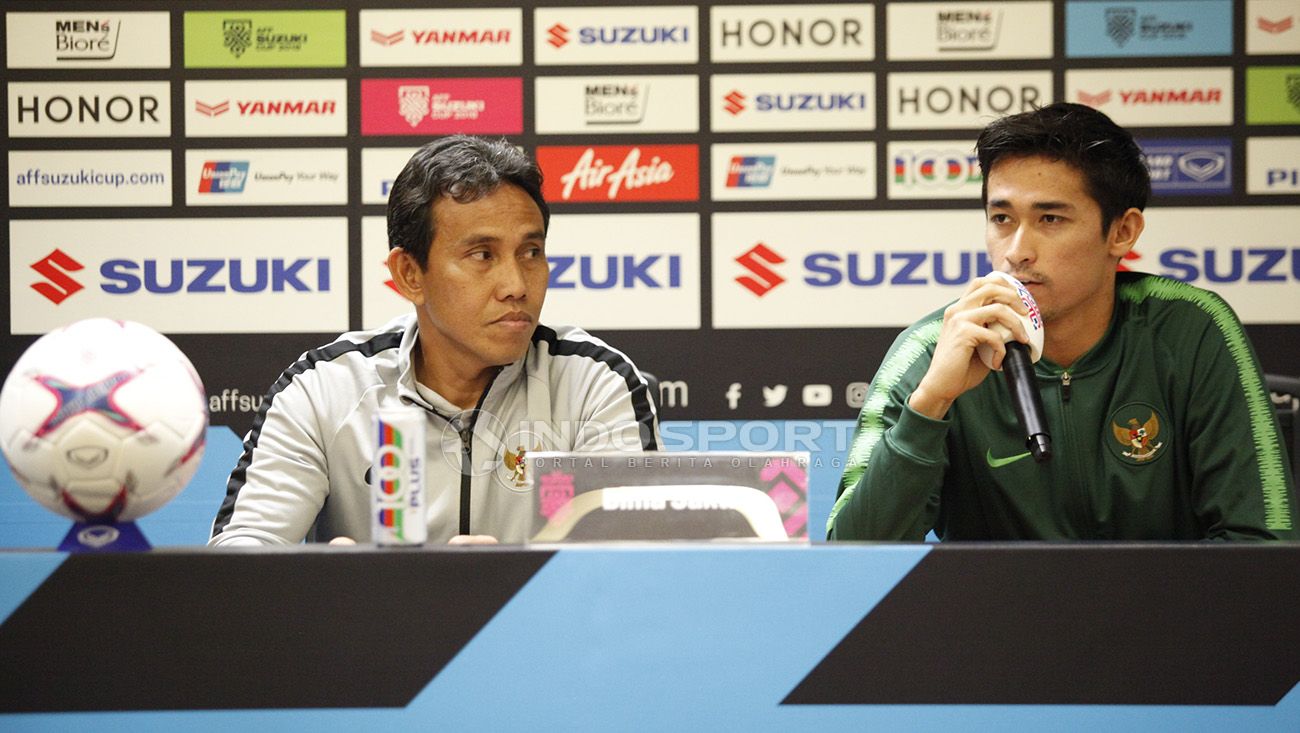 Pelatih Timnas Indonesia Bima Sakti, saat konfrensi pers jelang pertandingan antara Indonesia vs Timor Leste. Copyright: © Herry Ibrahim/Indosport.com