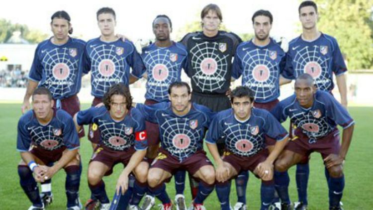 Jersey Atletico Madrid yang bertema Spiderman. Copyright: &copy; Football Shirt Collective