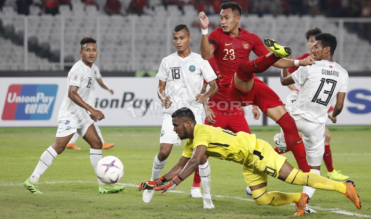 Pelatih Timnas Indonesia, Shin Tae-yong, tak mau menganggap remeh Timor Leste, meski dari ranking FIFA Timor Leste berada jauh di bawah Indonesia. Copyright: © Herry Ibrahim/INDOSPORT