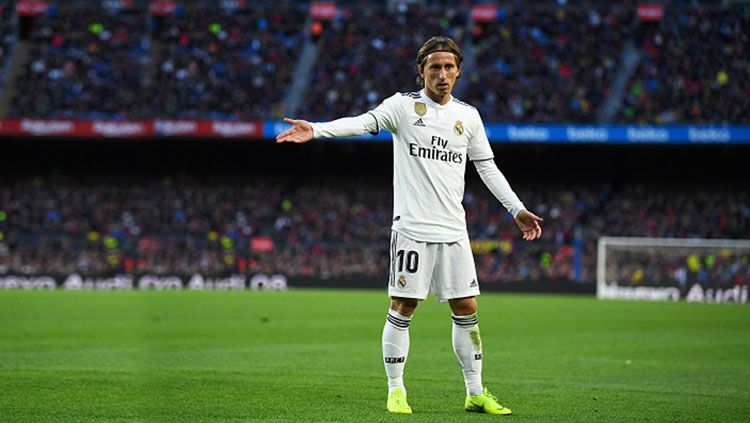 Luka Modric dipastikan akan menetap di Real Madrid meski sempat diisukan akan menjadi alat tukar Neymar. Copyright: © Getty Images