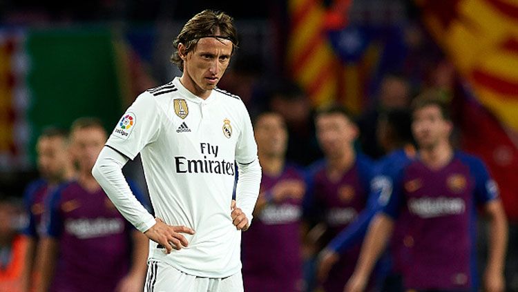 Luka Modric akan absen saat Real Madrid melawan Levante di LaLiga Spanyol dan ini menjadi peringatan keras bagi Los Blancos agar tak kesusahan mengarungi kompetisi musim 2021/22. Copyright: © Getty Images