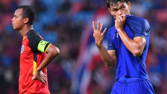 Adisak Kraisorn, pemain Timnas Thailand yang membobol gawang Timor Leste 6 kali di Piala AFF 2018. Copyright: © foxsports