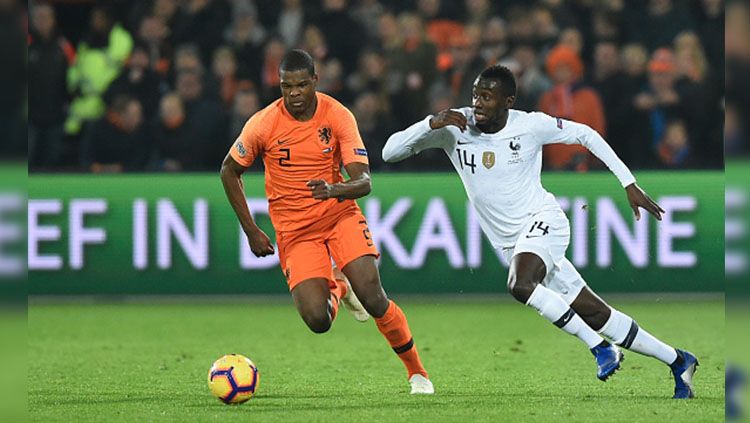 Blaise Matuidi berusaha merebut bola. Copyright: &copy; Getty Images