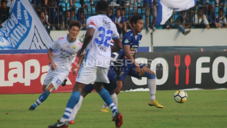 PSIS Semarang vs Persib Bandung. dalam lanjutan laga Liga 1 pekan ke-31. Copyright: © Ronald Seger Prabowo/INDOSPORT