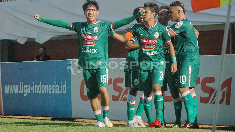 Pemain PSS Sleman berselebrasi usai mencetak gol. Copyright: © Prima/INDOSPORT