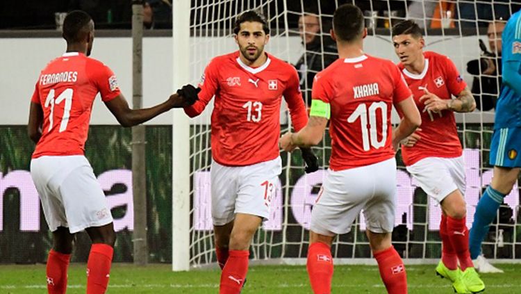 Ricardo Rodriguez berselebrasi usai mencetak gol ke gawang Belgia. Copyright: © Peter De Voecht/Getty Images