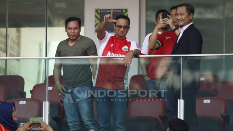 Gubernur Jakarta Anies Baswedan nonton laga Persija vs Persela di GBK. Copyright: © Herry Ibrahim/INDOSPORT