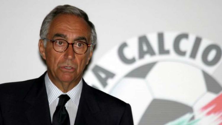 Ketua Umum FIGC, Franco Carraro, yang mengundurkan diri karena Calciopoli. Copyright: © Getty Images