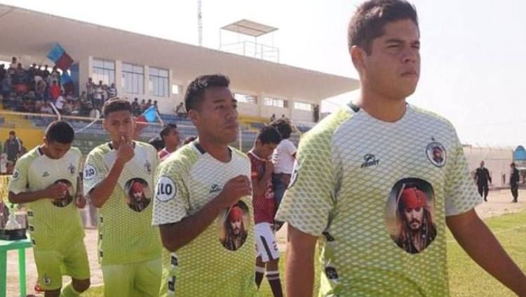 Jersey Klub Peru, Pirate FC yang Menggunakan Wajah Kapten Jack Sparrow Copyright: &copy; Sport Bible