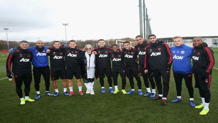 Kiper Baru Manchester United, Paul Woolston, kedua dari kanan (sebelah Ashley Young) Copyright: © Metro.UK