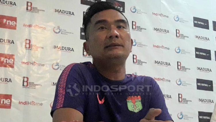 Asisten pelatih Persita Tangerang, Wiganda Saputra mengaku tak sabar menjalani laga kontra Persib Bandung di lanjutan Liga 1 2020. Copyright: © Ian Setiawan/INDOSPORT