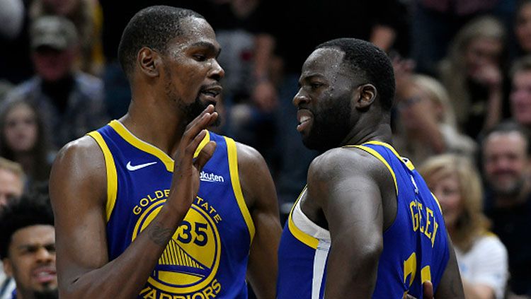 Kevin Durant dan Draymond Green, dua bintang Golden State Warriors. Copyright: © Getty Images