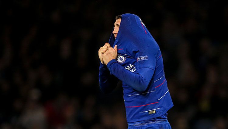 Gelandang serang Chelsea tertunduk lesu saat gagal menyelesaikan peluang. Copyright: © Getty Images