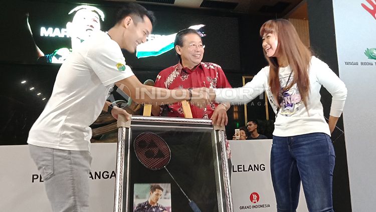 Jonatan Christie dan Inul Daratista dalam acara penggalangan dana untuk korban bencana alam. Copyright: &copy; Shintya Anya Maharani/INDOSPORT