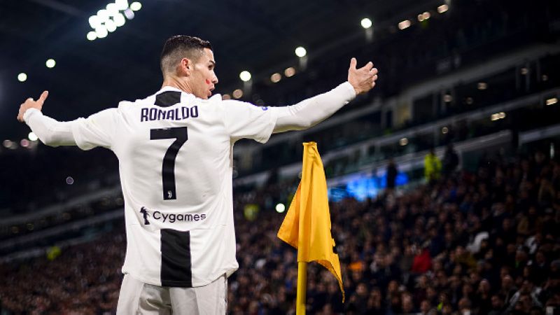 Cristiano Ronaldo selebrasi pasca cetak gol ke gawang SPAL Copyright: © INDOSPORT