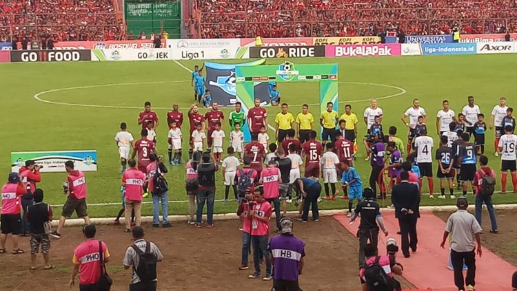 PSM Makassar vs Bali United sebelum kick off Copyright: &copy; Wira Wahyu Utama/INDOSPORT