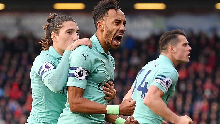 Pierre-Emerick Aubameyang berselebrasi usai mencetak gol ke gawang Bournemouth. Copyright: © Dan Mullan/Getty Images