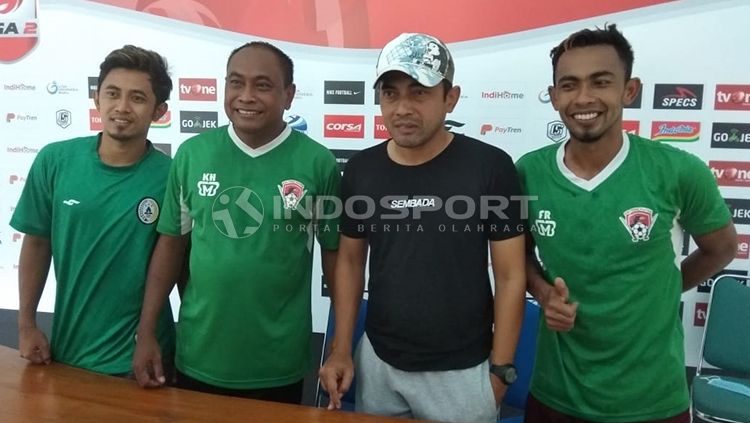 Striker Kalteng Putra, Ugik Sugiyanto (paling kanan), saat menghadiri konferensi pers di Stadion Maguwoharjo Copyright: © Riadi/INDOSPORT