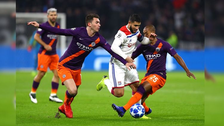 Perebutan bola saat laga Lyon vs Manchester City di Liga Champions, Rabu (28/11/18). Copyright: © Getty Images
