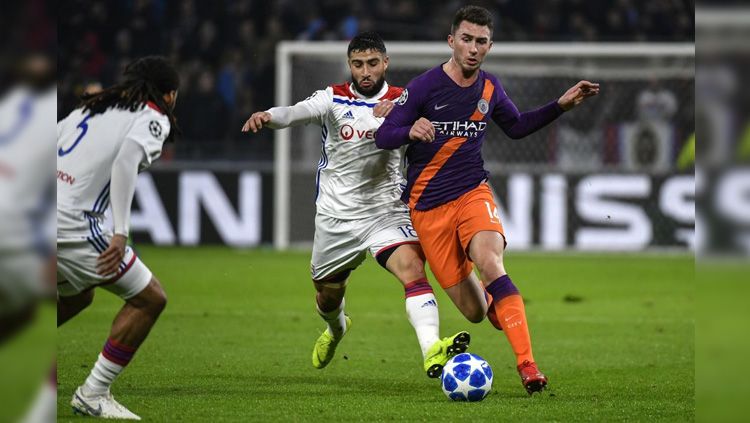 Perebutan bola saat laga Lyon vs Manchester City di Liga Champions, Rabu (28/11/18). Copyright: © Getty Images