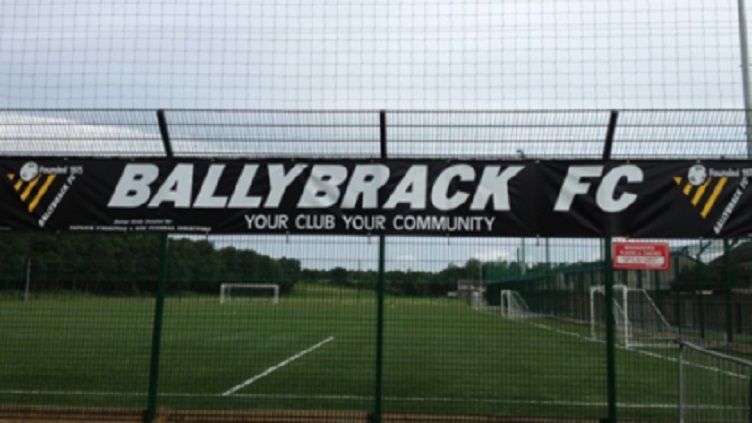Ballybrack FC klub Irlandi yang mengumumkan pemainnya meninggal dunia Copyright: © Lovindublin