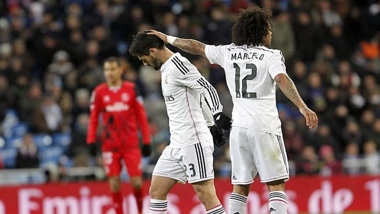 Isco (kiri) peranannya mulai diasingkan oleh pelatih Real Madrid, Santiago Solari. Copyright: © Marca.com