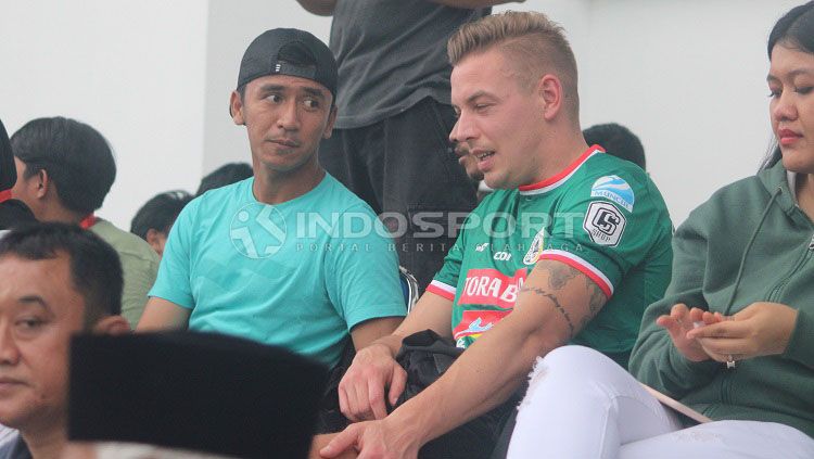 Kristian Adelmund saat menyaksikan laga mantan klubnya, PSS Sleman, di Stadion Maguwoharjo. Copyright: © Ronald Seger/INDOPSORT