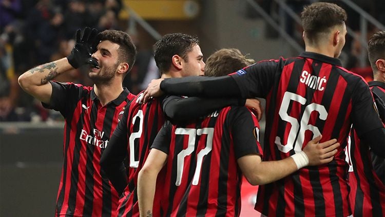 Skuat AC Milan saat merayakan gol Patrick Cutrone. Copyright: © Getty Images