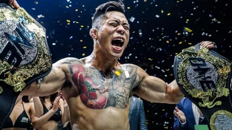 Martin Nguyen petarung Mixed Martial Arts (MMA) asal Vietnam yang mengalahkan petarung Mongolia, Narantungalag Jadambaa. Copyright: © PlayersVoice