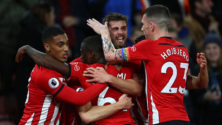 Para pemain Southampton merayakan gol ke gawang Manchester United. Copyright: © Getty Images
