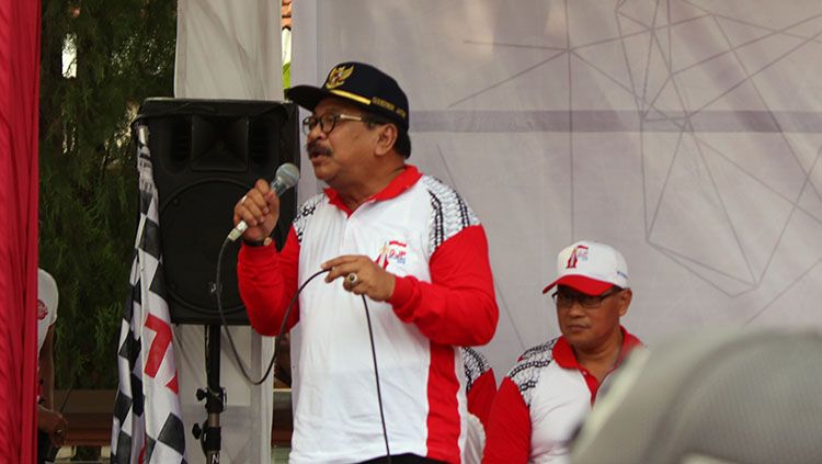 Gubernur Jawa Timur Soekarwo Buka Lomba Gerak Jalan Mojokerto Surabaya 2018. Copyright: © Fitra Herdian/INDOSPORT.COM