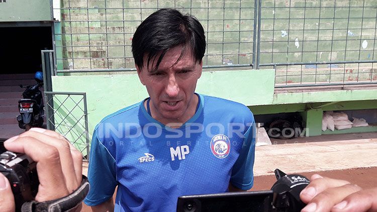 Milan Petrovich, pelatih Arema FC. Copyright: © IAN SETIAWAN/INDOSPORT.COM