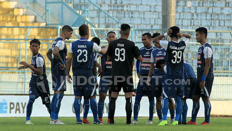 Suasana latihan pemain Arema FC. Copyright: © IAN SETIAWAN/INDOSPORT.COM