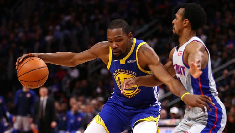 Kevin Durant (kiri) dikabarkan akan meninggalkan Golden State Warriors dan bergabung ke New York Knicks musim panas ini. Copyright: © Getty Images