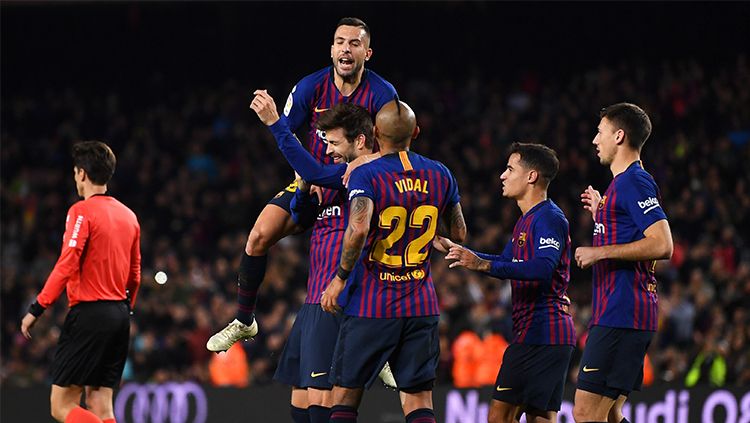Para pemain Barcelona turut merayakan gol Pique Copyright: © Getty Images
