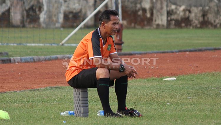 Djadjang Nurdjaman ketika memimpin latihan Persebaya. Copyright: &copy; Fitra Herdian/INDOSPORT