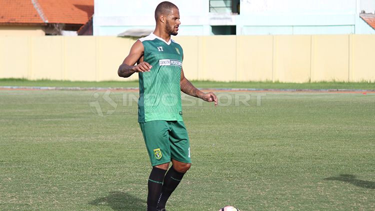David Da Silva salah satu pemain yang bakal dipertahankan manajemen Persebaya. Copyright: © Fitra Herdian/INDOSPORT