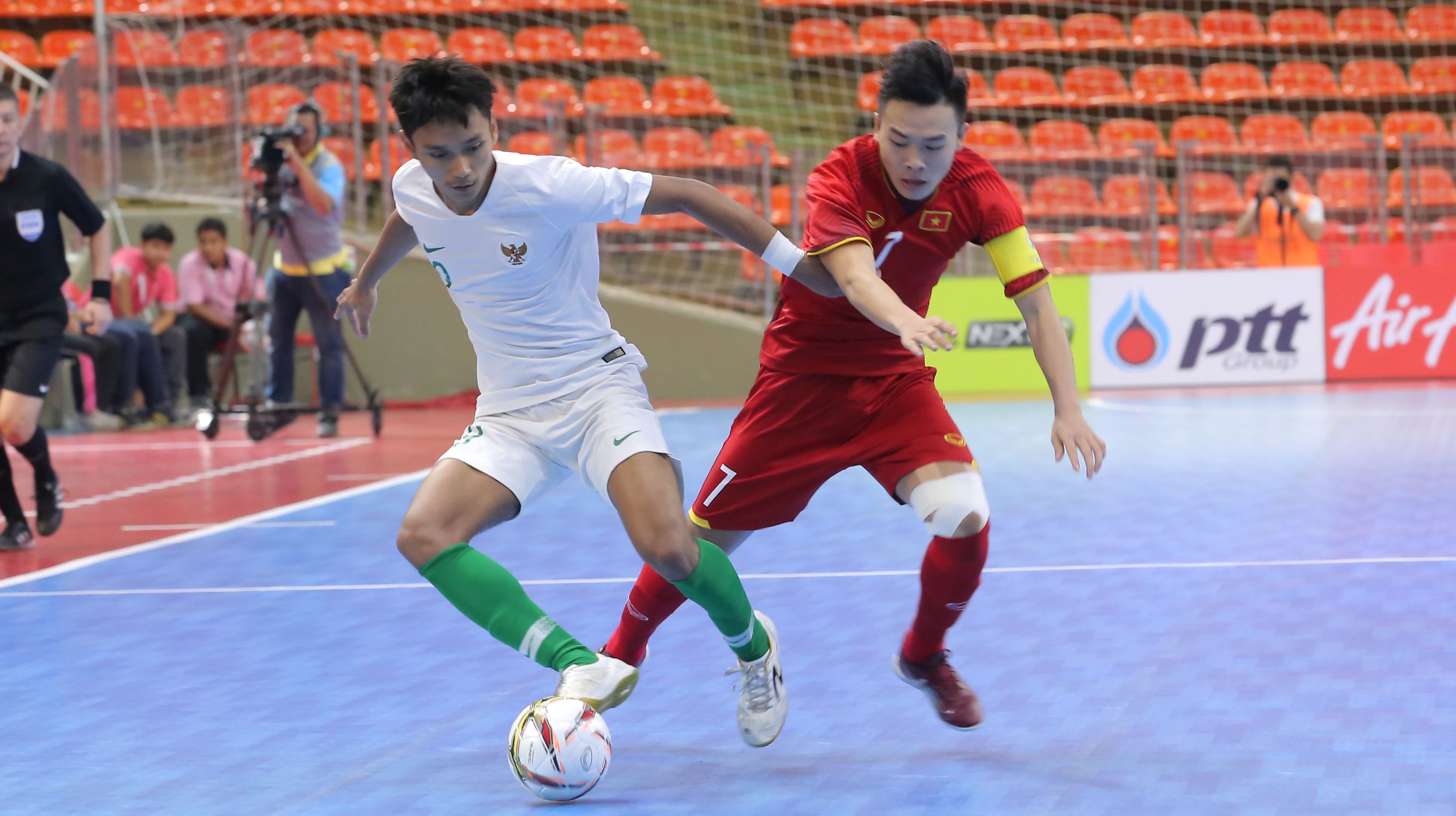 Pemain Timnas Futsal Indonesia U-20 saat mengahdapi Viietnam di Kulaifikasi AFC Futsal U-20 Championship kemarin. Copyright: © the-afc.com