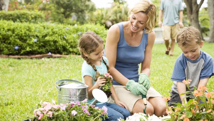 Berkebun dengan anak Copyright: © parenting.com