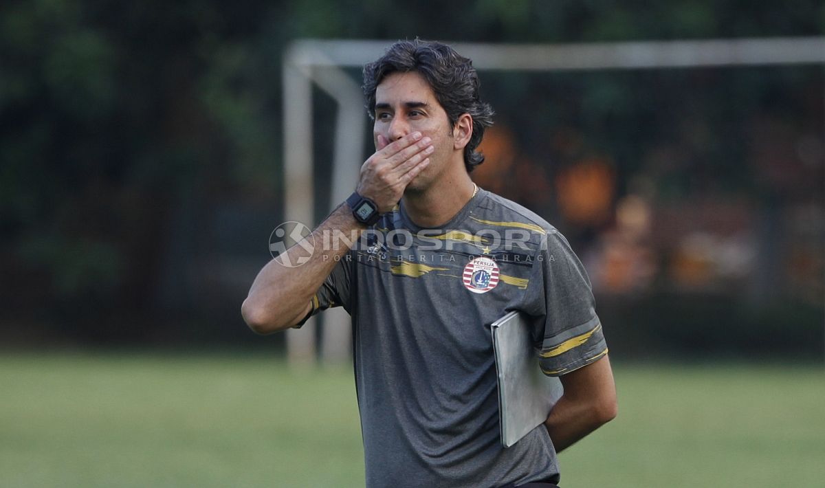 Pelatih Persija Jakarta, Stefano Cugurra Teco. Copyright: © Herry Ibrahim/INDOSPORT