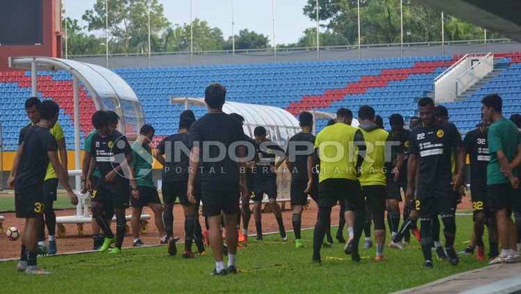 Skuat Sriwijaya FC saat sedang latihan. Copyright: © Effendi/INDOSPORT