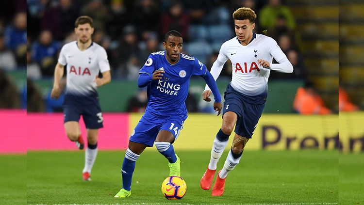 Dele Alli berusaha merebut bola dari pemain Leicester City Copyright: © Getty Images