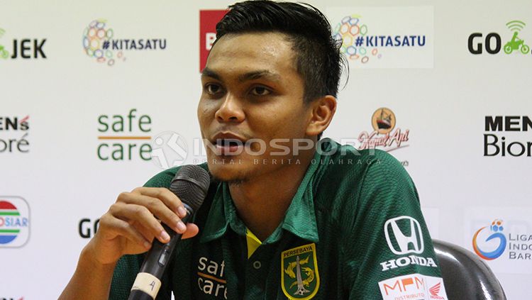 Kapten Persebaya Surabaya, Rachmat Irianto saat sesi konferensi pers Liga 1. Copyright: © Fitra Herdian/INDOSPORT