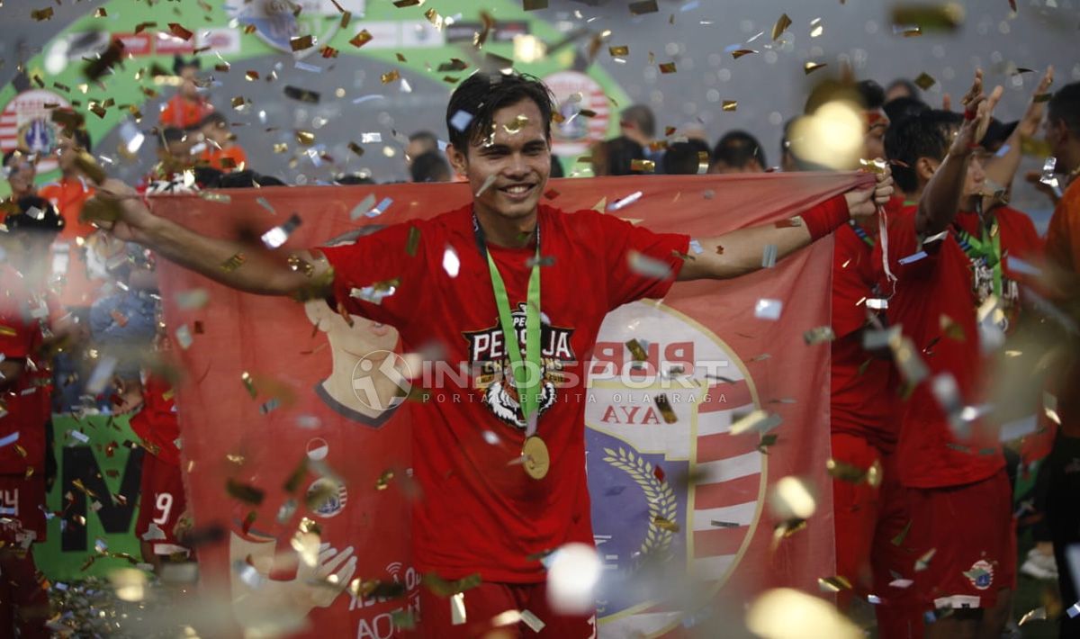 Pemain Persija Jakarta, Rezaldi Hehanusa saat merayakan kemenangannya. Copyright: © Herry Ibrahim/Indosport.com