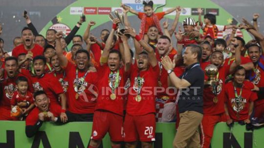 Selebrasi para pemain Persija Jakarta usai memastikan diri menjadi juara Liga 1 2018. Copyright: © Herry Ibrahim/INDOSPORT