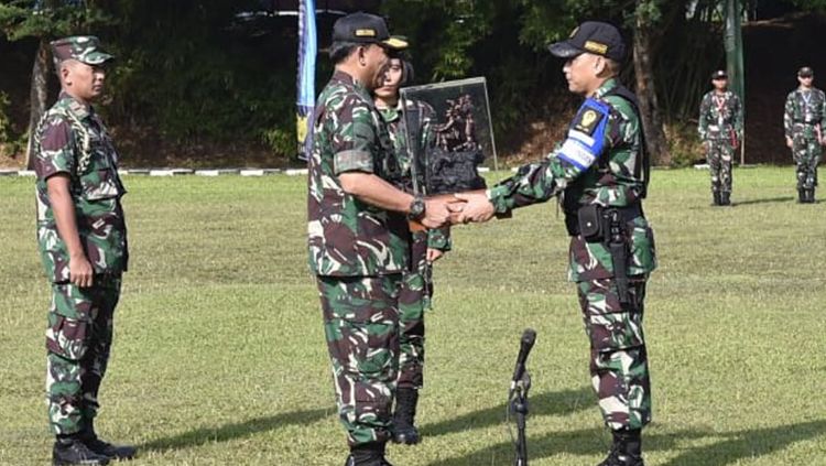 Prajurit TNI meningkatkan kualitas menembak Copyright: © TNI