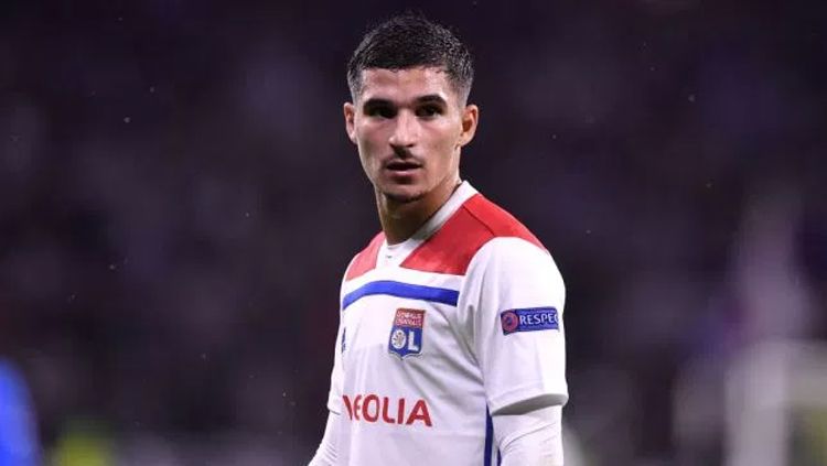 Pemain muda Lyon, Houssem Aouar, masuk dalam bidikan Juventus untuk bursa transfer Januari 2021. Copyright: © Getty Images