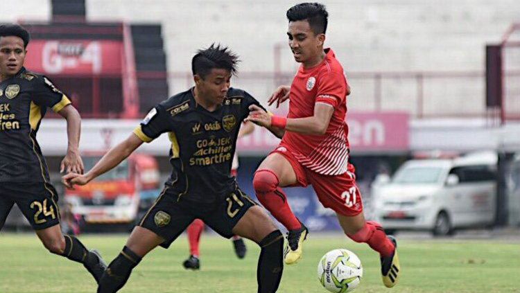 Aksi pemain Persija Jakarta, Fitra Ridwan di laga melawan Bogor FC pada babak 64 besar Piala Indonesia, Rabu (12/12/18). Copyright: © twitter.com/Persija_Jkt