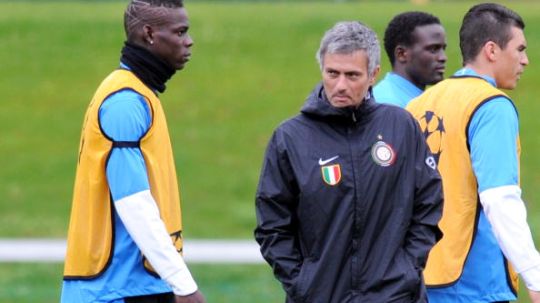 Mario Balotelli dan Jose Mourinho, saat masih sama-sama berada di Inter Milan. Copyright: © Getty Images