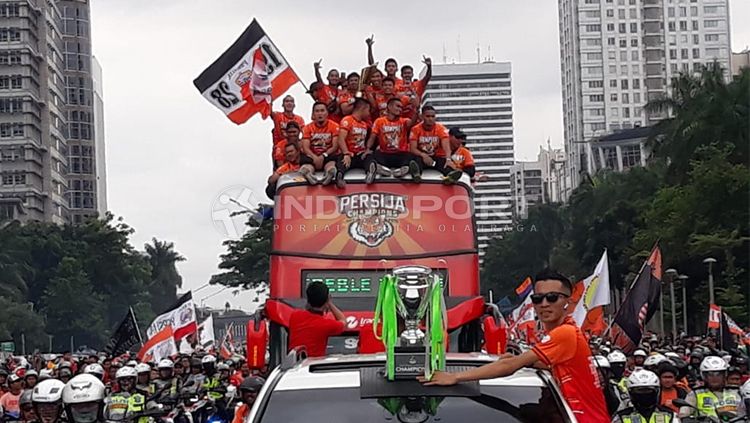 Bus Konvoi Persija Menuju Balai Kota Jakarta Copyright: © Indosport/ herry Ibrahim